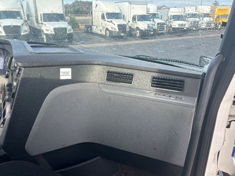 Day Cab Tractor-Heavy Duty Tractors-Freightliner-2019-T11642ST-Stockton-CA-291,763\n\t\tmiles-$ 41,250 - Image 13