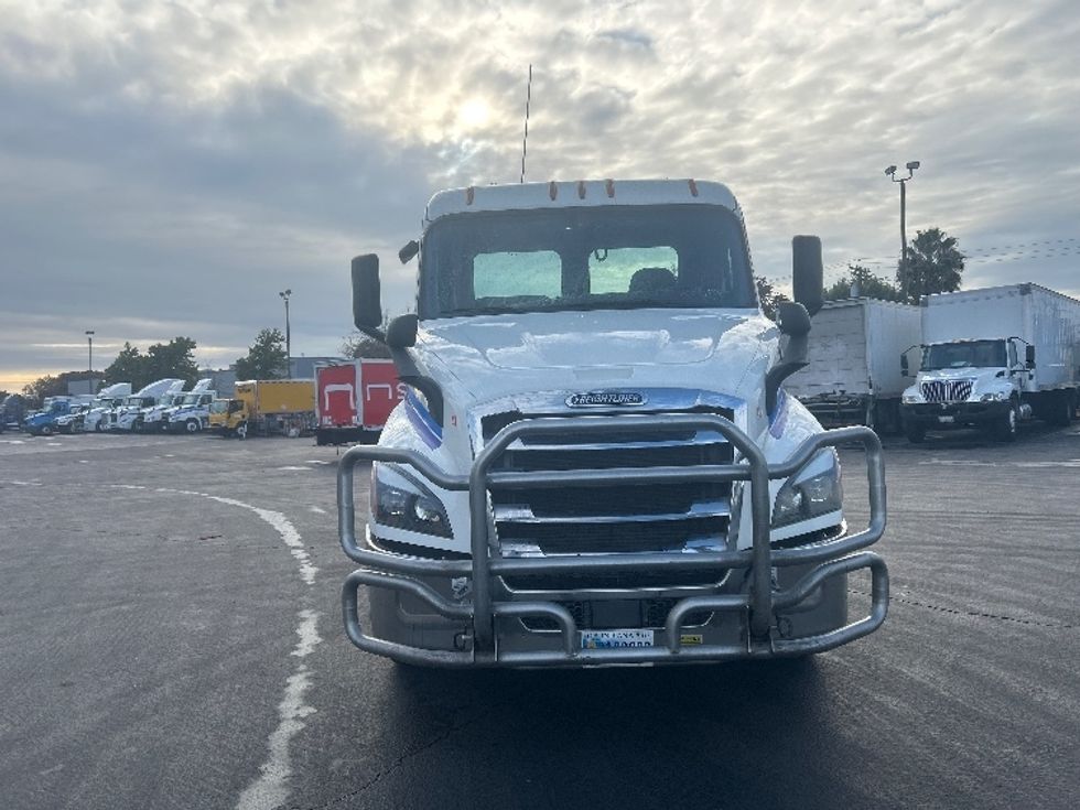 Day Cab Tractor-Heavy Duty Tractors-Freightliner-2019-T11642ST-Stockton-CA-291,763\n\t\tmiles-$ 41,250 - Image 2