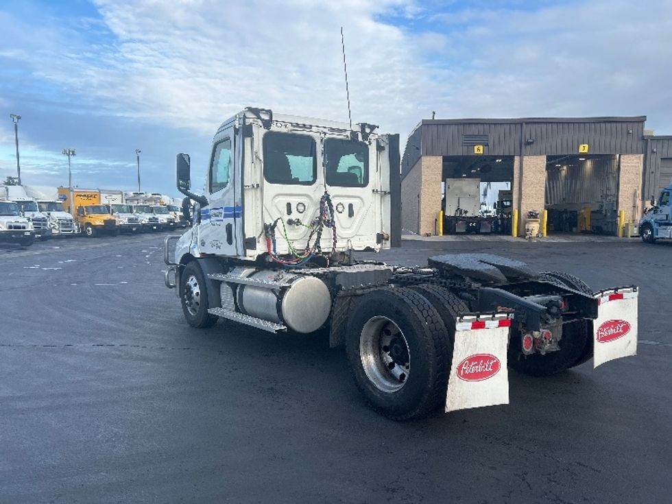 Day Cab Tractor-Heavy Duty Tractors-Freightliner-2019-T11642ST-Stockton-CA-291,763\n\t\tmiles-$ 41,250 - Image 5