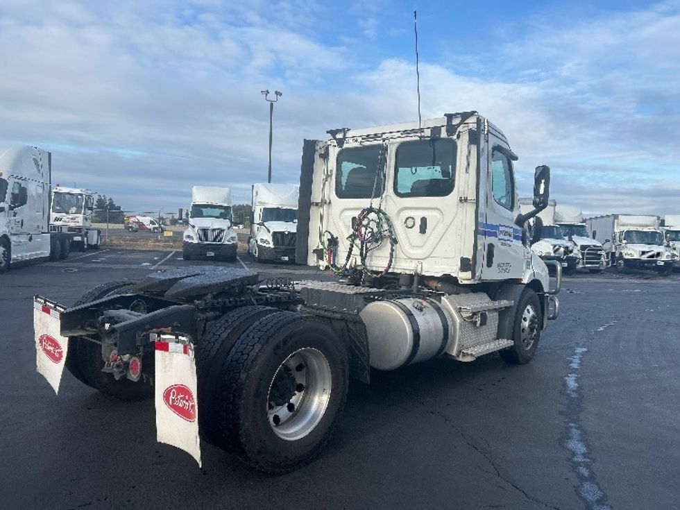 Day Cab Tractor-Heavy Duty Tractors-Freightliner-2019-T11642ST-Stockton-CA-291,763\n\t\tmiles-$ 41,250 - Image 7