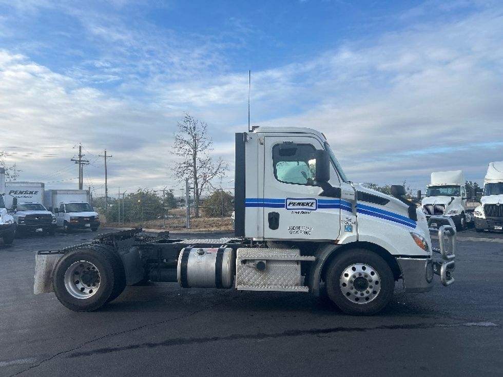 Day Cab Tractor-Heavy Duty Tractors-Freightliner-2019-T11642ST-Stockton-CA-291,763\n\t\tmiles-$ 41,250 - Image 8