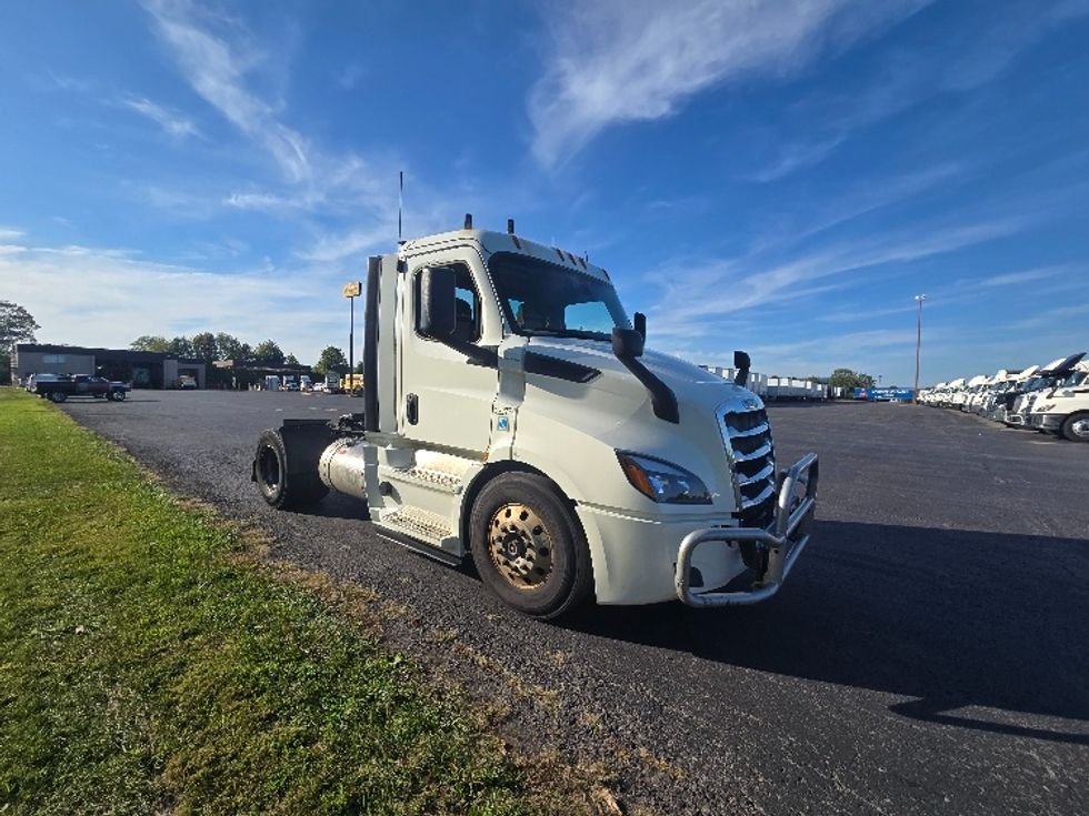 Day Cab Tractor-Heavy Duty Tractors-Freightliner-2019-T11642ST-White Deer-PA-633,173\n\t\tmiles-$ 21,500 - Image 1