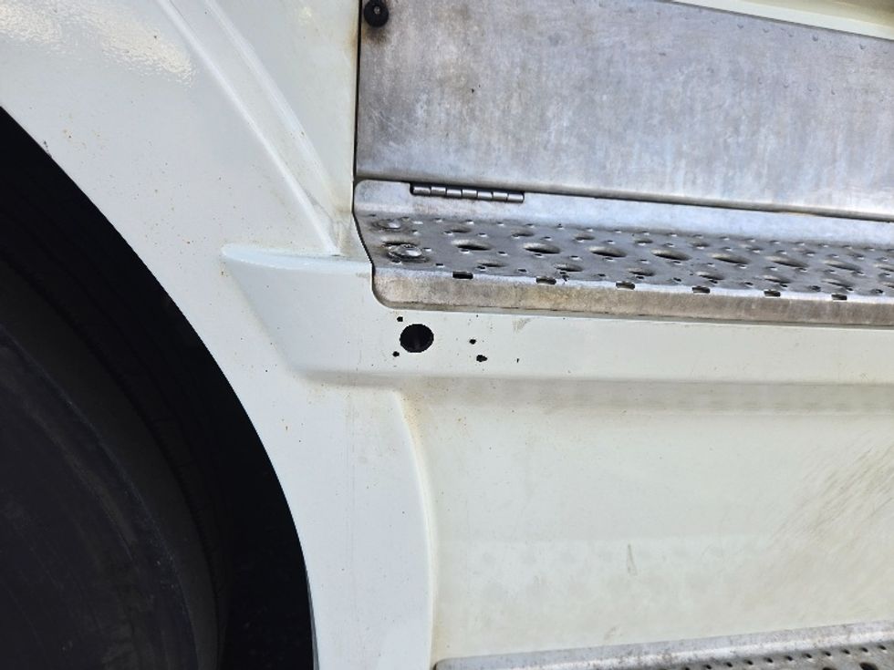 Day Cab Tractor-Heavy Duty Tractors-Freightliner-2019-T11642ST-White Deer-PA-633,173\n\t\tmiles-$ 21,500 - Image 18