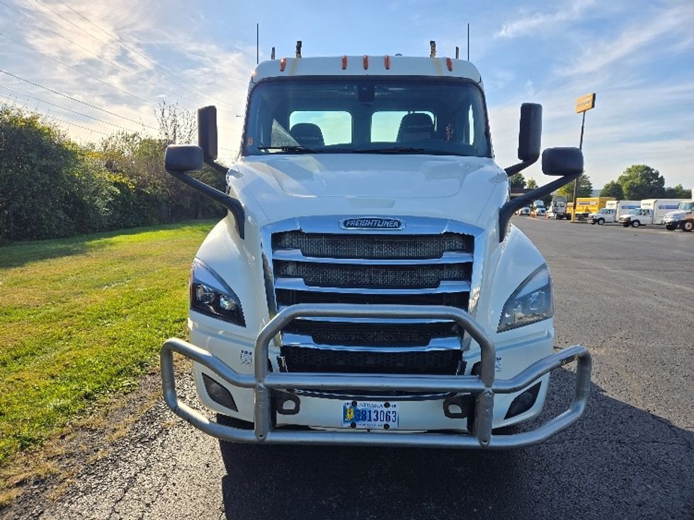Day Cab Tractor-Heavy Duty Tractors-Freightliner-2019-T11642ST-White Deer-PA-633,173\n\t\tmiles-$ 21,500 - Image 2