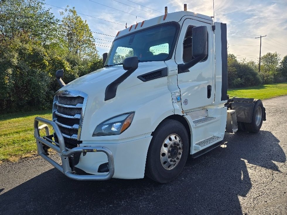 Day Cab Tractor-Heavy Duty Tractors-Freightliner-2019-T11642ST-White Deer-PA-633,173\n\t\tmiles-$ 21,500 - Image 3