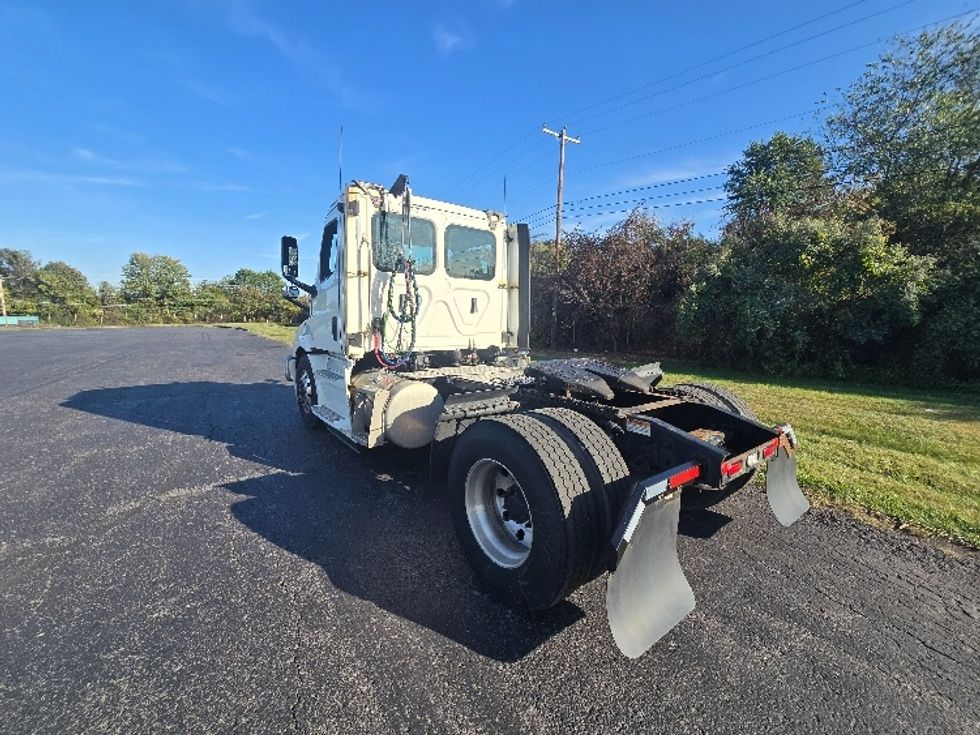 Day Cab Tractor-Heavy Duty Tractors-Freightliner-2019-T11642ST-White Deer-PA-633,173\n\t\tmiles-$ 21,500 - Image 5