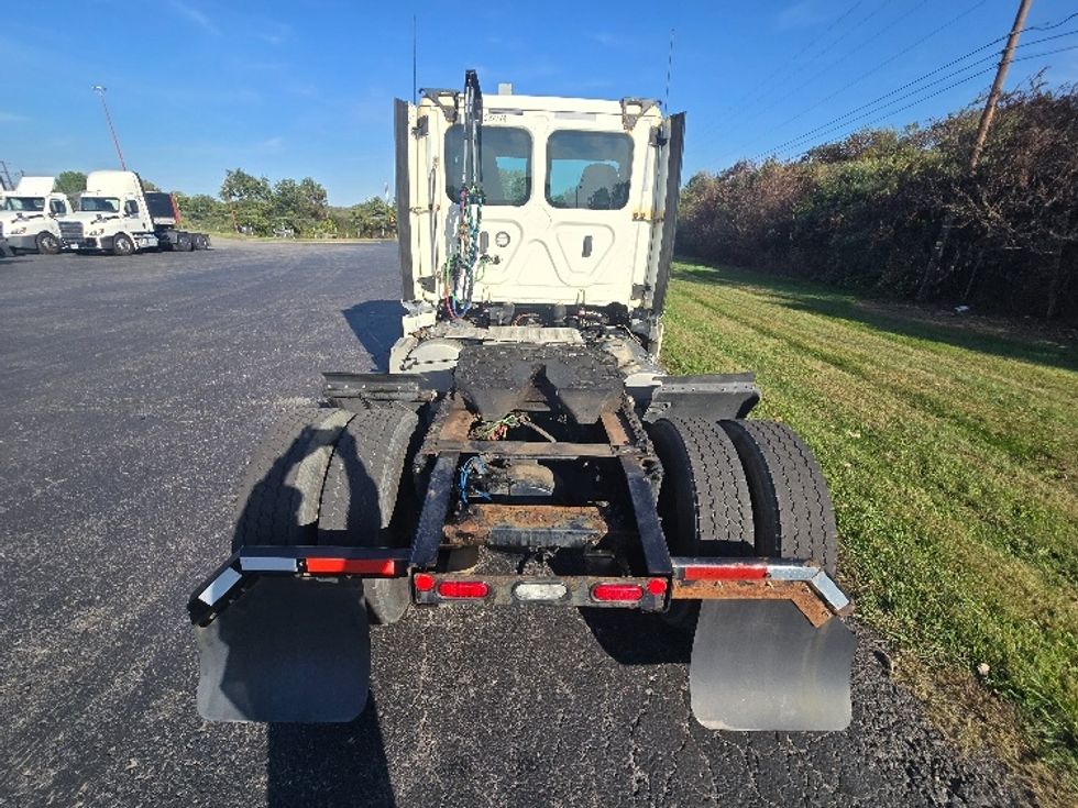 Day Cab Tractor-Heavy Duty Tractors-Freightliner-2019-T11642ST-White Deer-PA-633,173\n\t\tmiles-$ 21,500 - Image 6