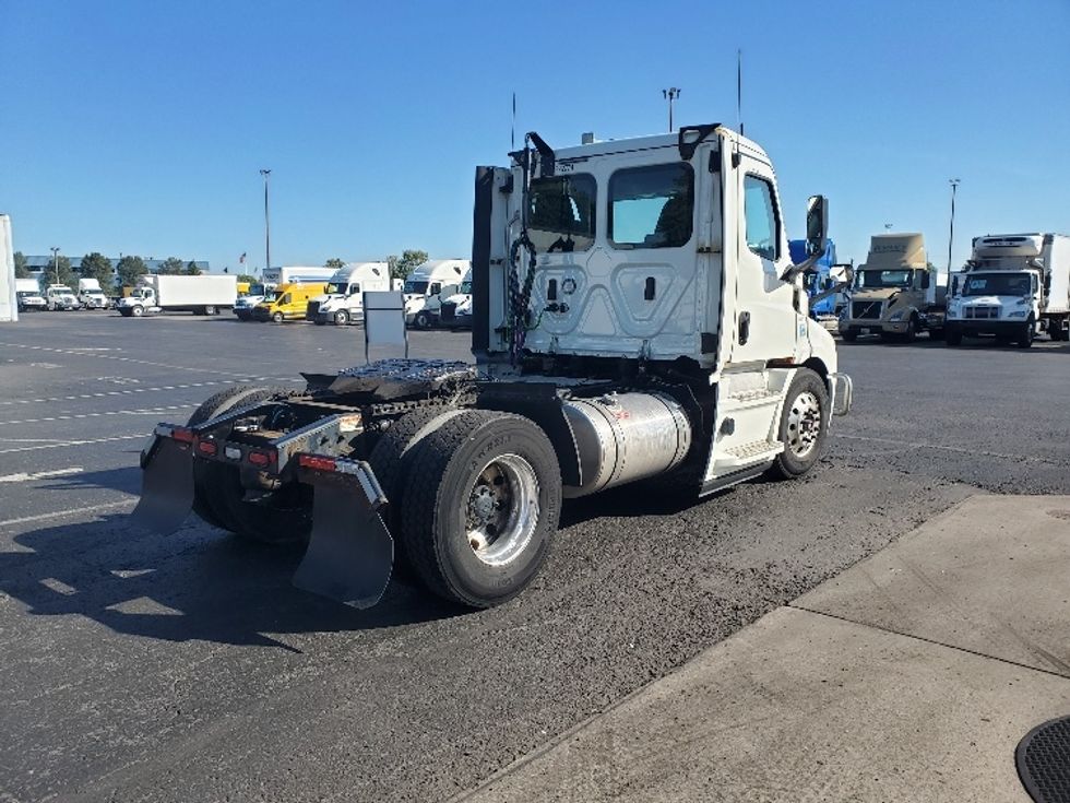Day Cab Tractor-Heavy Duty Tractors-Freightliner-2019-T11642ST-White Deer-PA-633,173\n\t\tmiles-$ 21,500 - Image 7