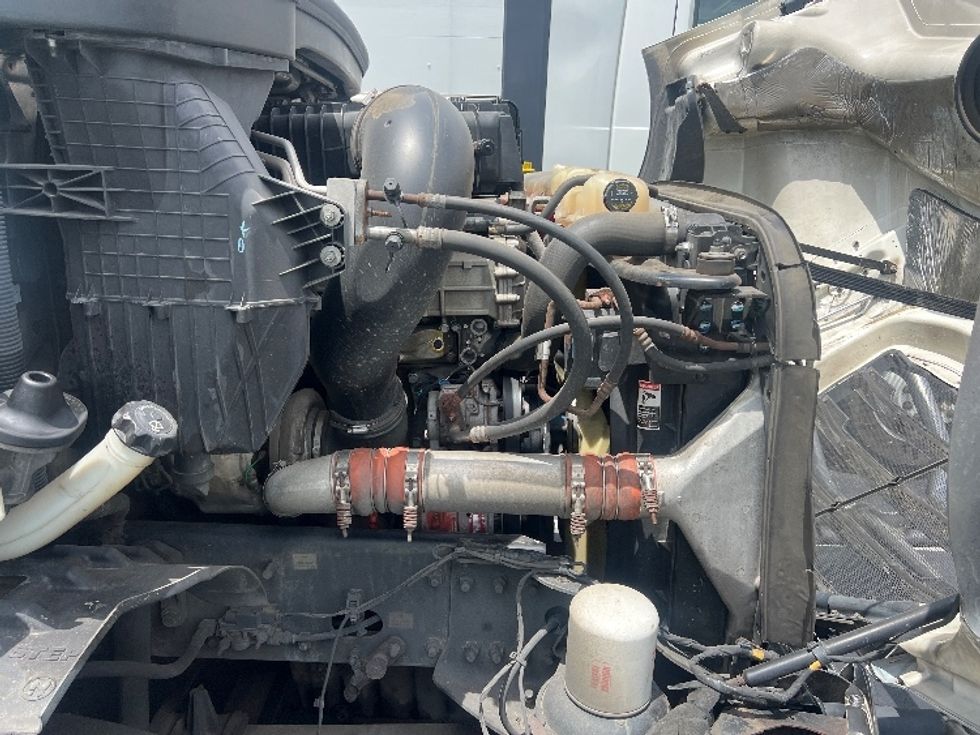 Day Cab Tractor-Heavy Duty Tractors-Freightliner-2019-T11662ST-Atlanta-GA-751,578\n\t\tmiles-$ 28,750 - Image 15