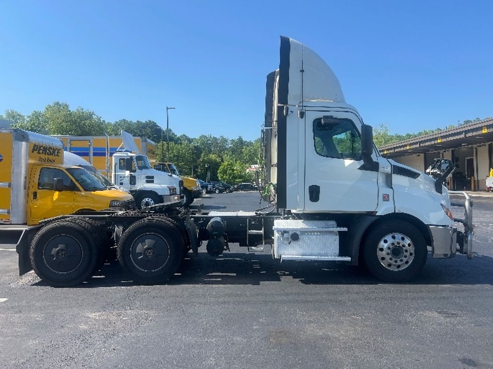 Day Cab Tractor-Heavy Duty Tractors-Freightliner-2019-T11662ST-Atlanta-GA-751,578\n\t\tmiles-$ 28,750 - Image 8