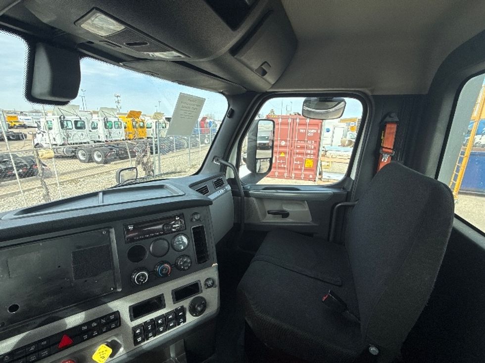 Day Cab Tractor-Heavy Duty Tractors-Freightliner-2019-T11662ST-Dallas-TX-699,771\n\t\tmiles-$ 28,000 - Image 10