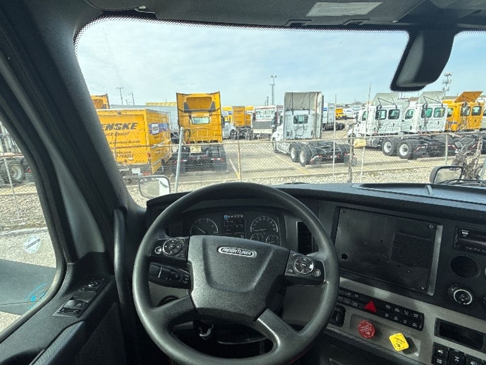 Day Cab Tractor-Heavy Duty Tractors-Freightliner-2019-T11662ST-Dallas-TX-699,771\n\t\tmiles-$ 28,000 - Image 11