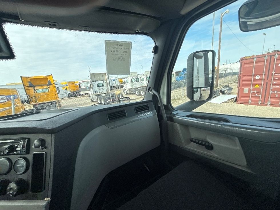 Day Cab Tractor-Heavy Duty Tractors-Freightliner-2019-T11662ST-Dallas-TX-699,771\n\t\tmiles-$ 28,000 - Image 13