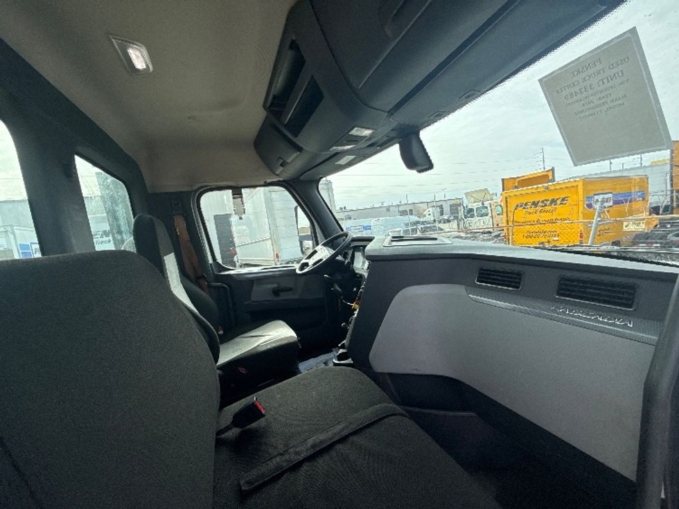 Day Cab Tractor-Heavy Duty Tractors-Freightliner-2019-T11662ST-Dallas-TX-699,771\n\t\tmiles-$ 28,000 - Image 14