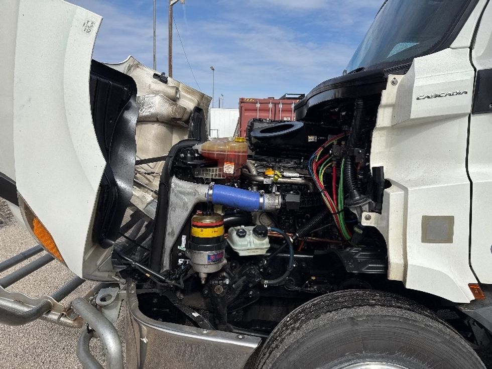 Day Cab Tractor-Heavy Duty Tractors-Freightliner-2019-T11662ST-Dallas-TX-699,771\n\t\tmiles-$ 28,000 - Image 16