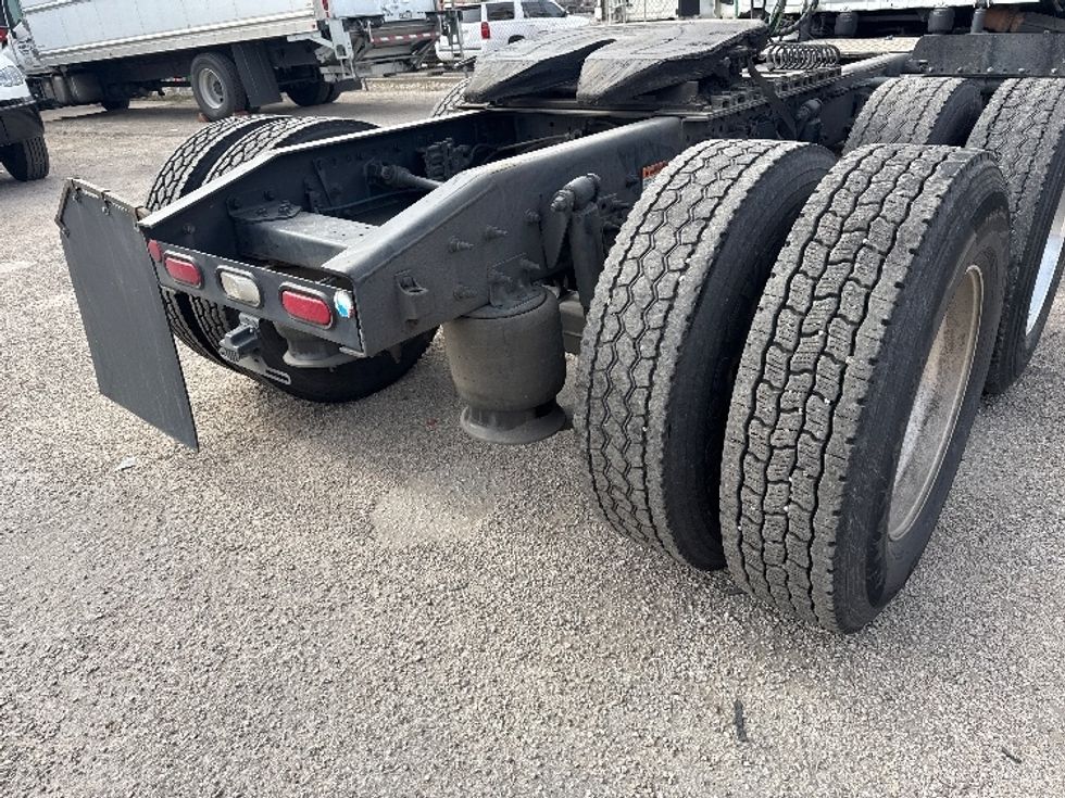 Day Cab Tractor-Heavy Duty Tractors-Freightliner-2019-T11662ST-Dallas-TX-699,771\n\t\tmiles-$ 28,000 - Image 19