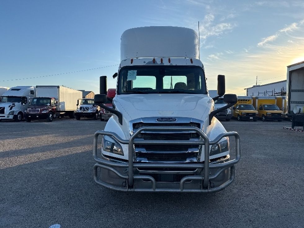Day Cab Tractor-Heavy Duty Tractors-Freightliner-2019-T11662ST-Dallas-TX-699,771\n\t\tmiles-$ 28,000 - Image 2