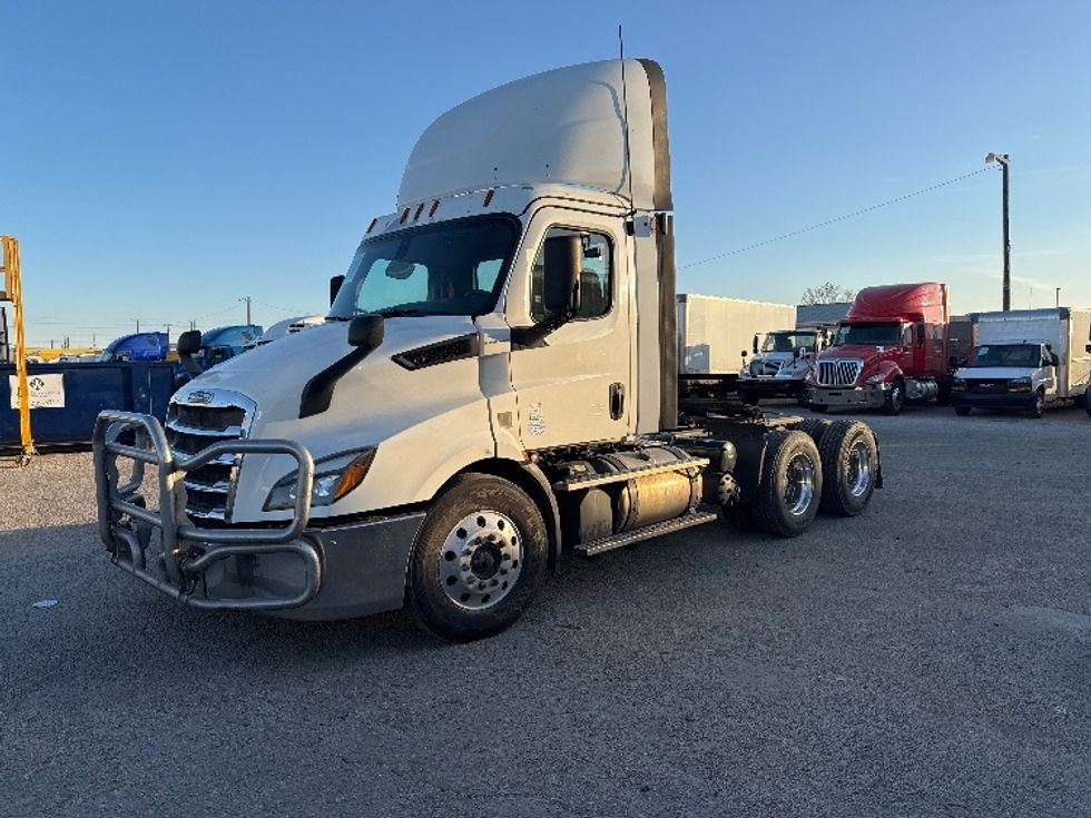 Day Cab Tractor-Heavy Duty Tractors-Freightliner-2019-T11662ST-Dallas-TX-699,771\n\t\tmiles-$ 28,000 - Image 3