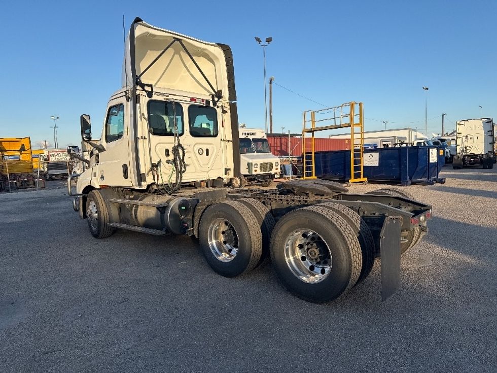 Day Cab Tractor-Heavy Duty Tractors-Freightliner-2019-T11662ST-Dallas-TX-699,771\n\t\tmiles-$ 28,000 - Image 5