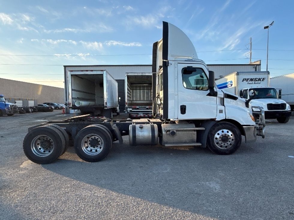 Day Cab Tractor-Heavy Duty Tractors-Freightliner-2019-T11662ST-Dallas-TX-699,771\n\t\tmiles-$ 28,000 - Image 8