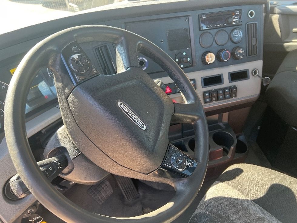 Day Cab Tractor-Heavy Duty Tractors-Freightliner-2019-T11662ST-Dallas-TX-741,177\n\t\tmiles-$ 28,000 - Image 10
