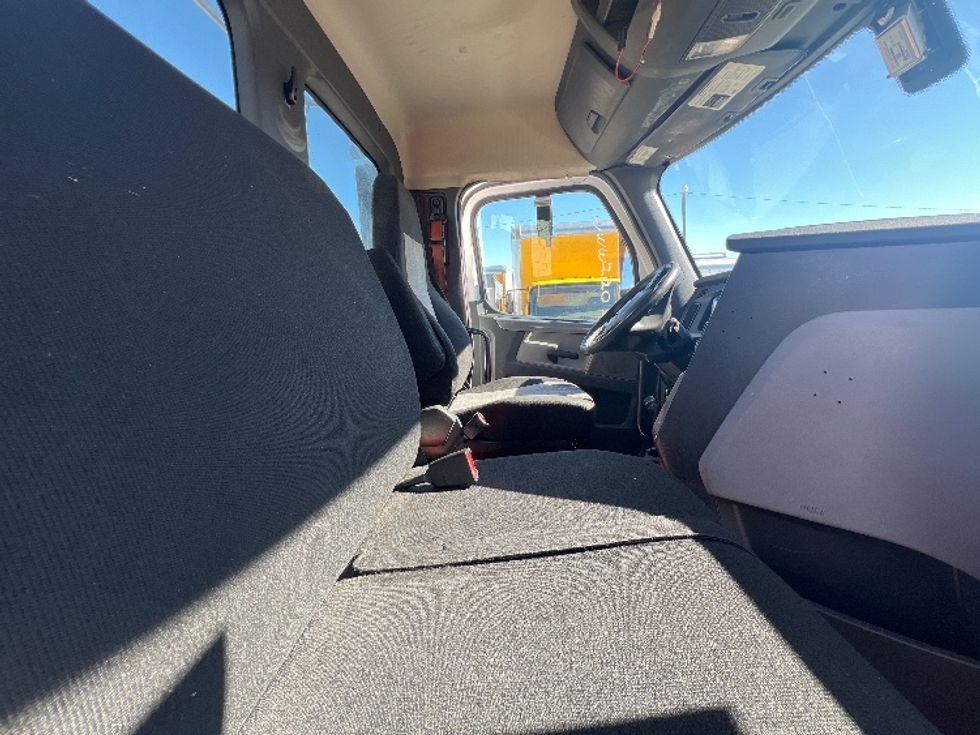 Day Cab Tractor-Heavy Duty Tractors-Freightliner-2019-T11662ST-Dallas-TX-741,177\n\t\tmiles-$ 28,000 - Image 13