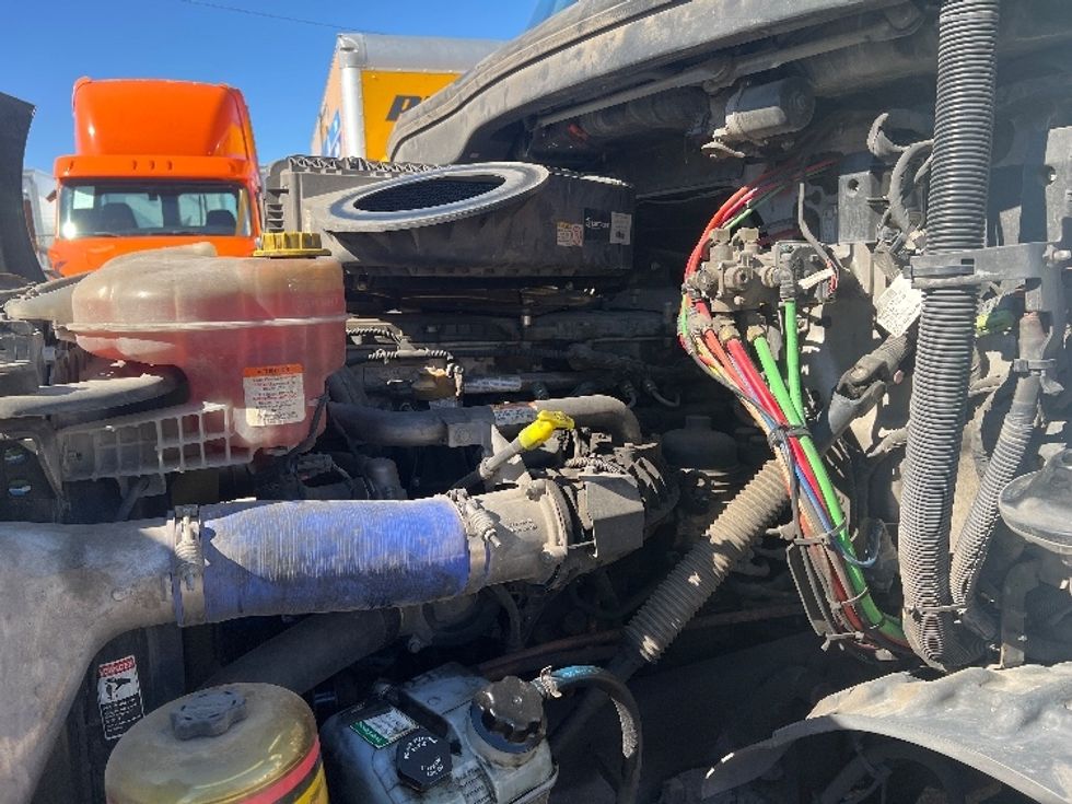 Day Cab Tractor-Heavy Duty Tractors-Freightliner-2019-T11662ST-Dallas-TX-741,177\n\t\tmiles-$ 28,000 - Image 15