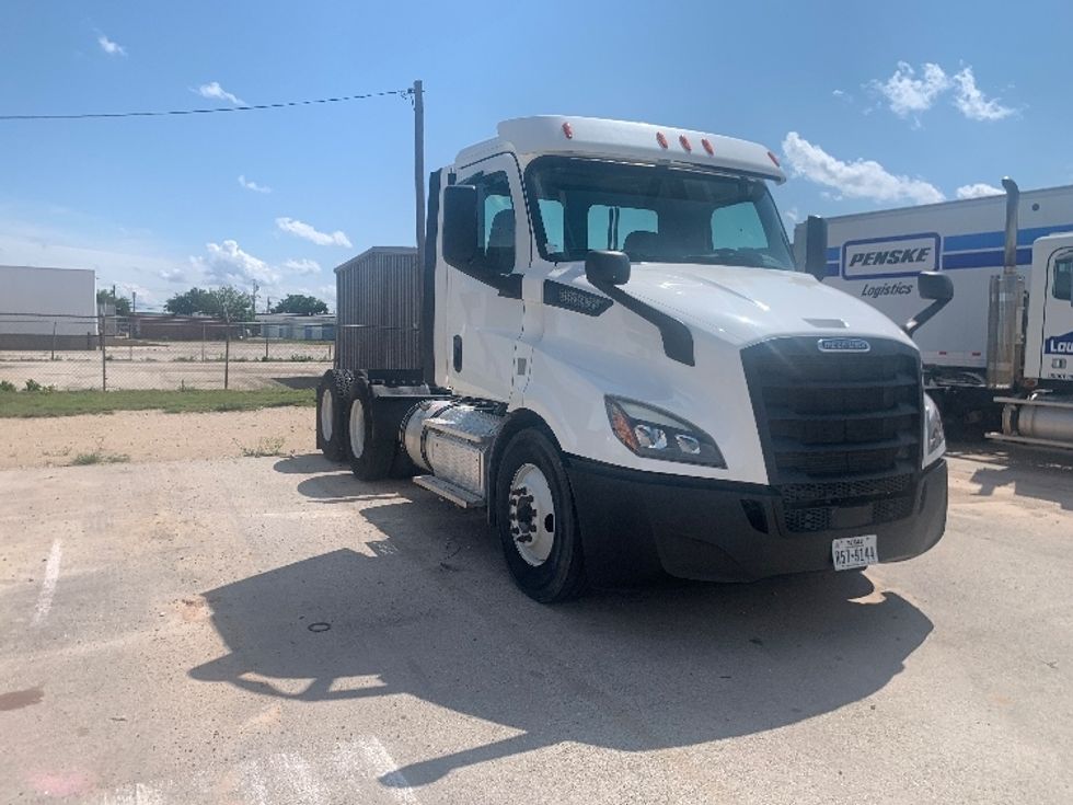 Day Cab Tractor-Heavy Duty Tractors-Freightliner-2019-T11664ST-Abilene-TX-268,083\n\t\tmiles-$ 48,750 - Image 1