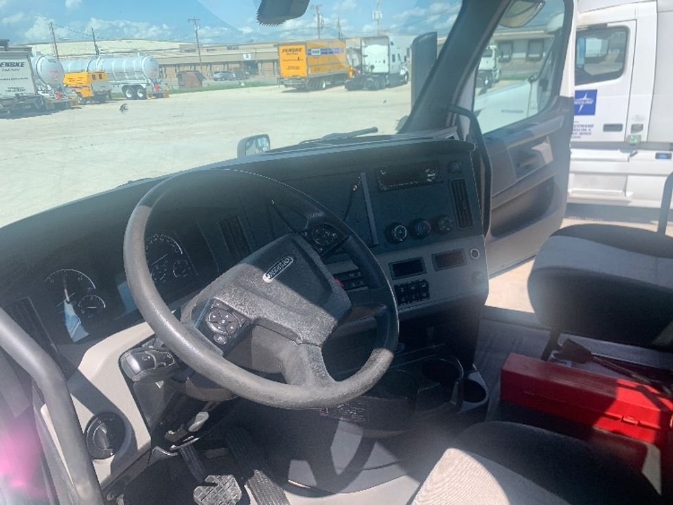 Day Cab Tractor-Heavy Duty Tractors-Freightliner-2019-T11664ST-Abilene-TX-268,083\n\t\tmiles-$ 48,750 - Image 10