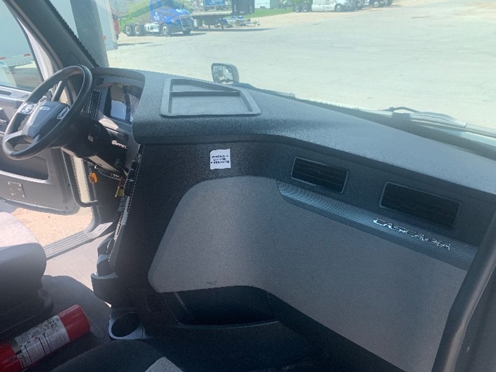 Day Cab Tractor-Heavy Duty Tractors-Freightliner-2019-T11664ST-Abilene-TX-268,083\n\t\tmiles-$ 48,750 - Image 13