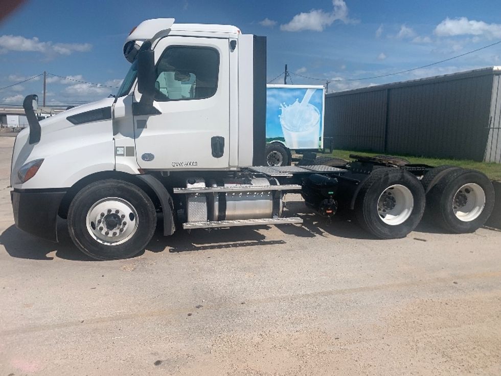 Day Cab Tractor-Heavy Duty Tractors-Freightliner-2019-T11664ST-Abilene-TX-268,083\n\t\tmiles-$ 48,750 - Image 4