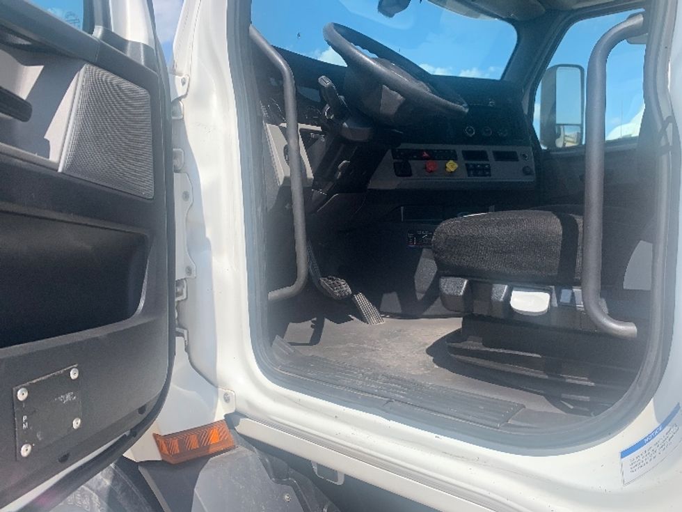 Day Cab Tractor-Heavy Duty Tractors-Freightliner-2019-T11664ST-Abilene-TX-268,083\n\t\tmiles-$ 48,750 - Image 9