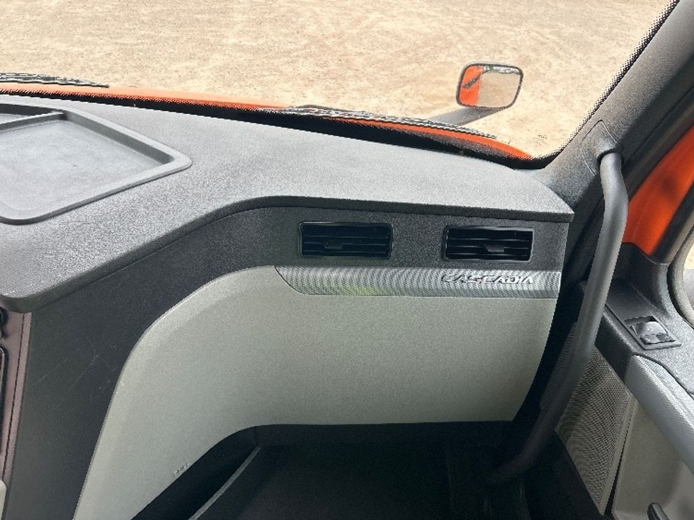 Day Cab Tractor-Heavy Duty Tractors-Freightliner-2019-T11664ST-Amarillo-TX-471,237\n\t\tmiles-$ 38,750 - Image 13