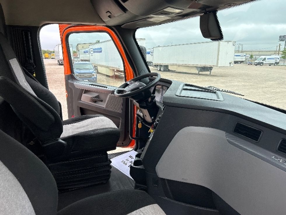 Day Cab Tractor-Heavy Duty Tractors-Freightliner-2019-T11664ST-Amarillo-TX-471,237\n\t\tmiles-$ 38,750 - Image 14