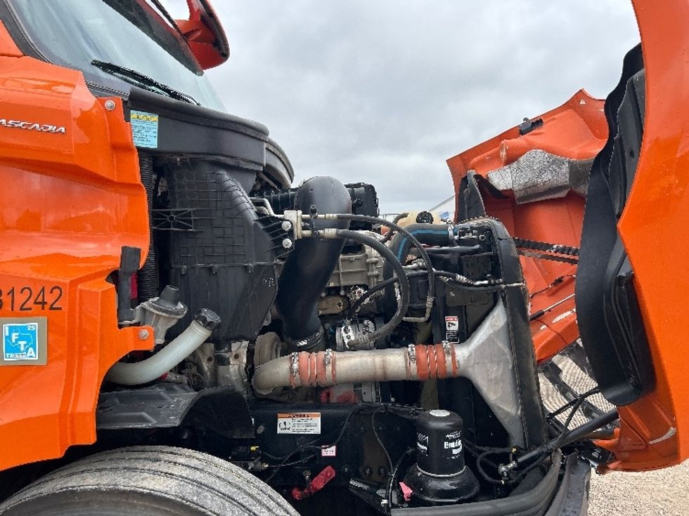 Day Cab Tractor-Heavy Duty Tractors-Freightliner-2019-T11664ST-Amarillo-TX-471,237\n\t\tmiles-$ 38,750 - Image 15