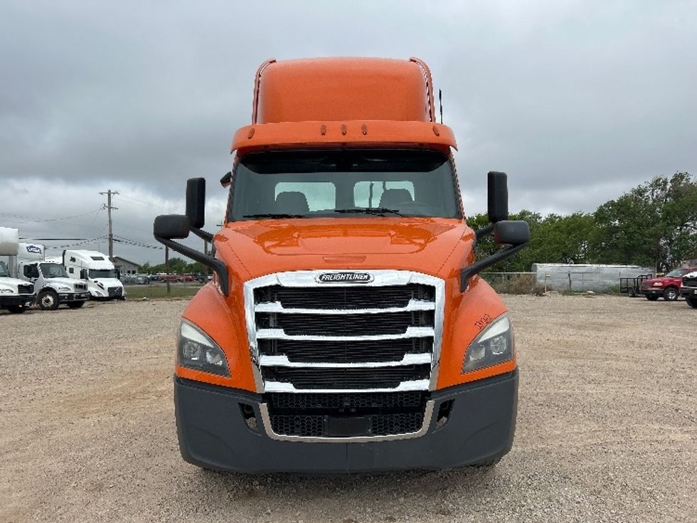 Day Cab Tractor-Heavy Duty Tractors-Freightliner-2019-T11664ST-Amarillo-TX-471,237\n\t\tmiles-$ 38,750 - Image 2