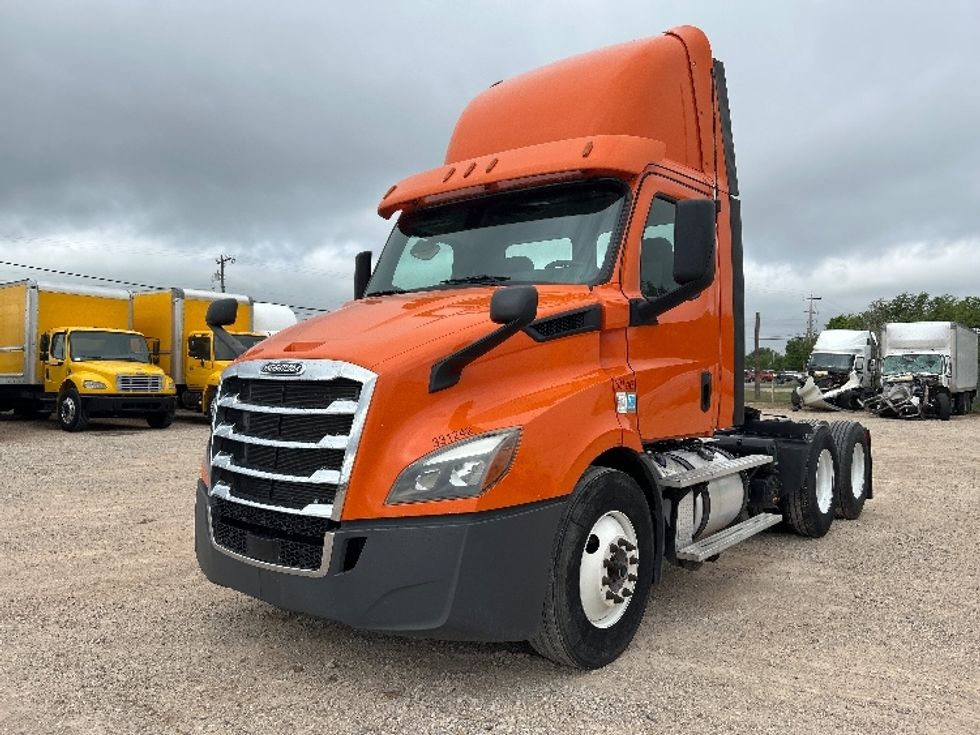 Day Cab Tractor-Heavy Duty Tractors-Freightliner-2019-T11664ST-Amarillo-TX-471,237\n\t\tmiles-$ 38,750 - Image 3