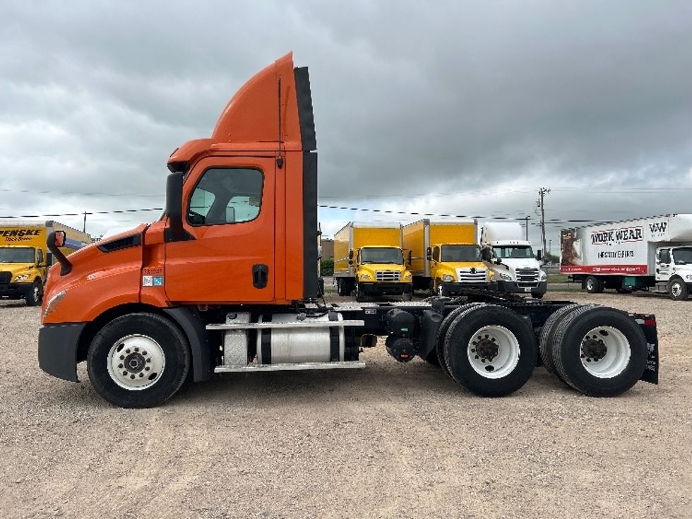 Day Cab Tractor-Heavy Duty Tractors-Freightliner-2019-T11664ST-Amarillo-TX-471,237\n\t\tmiles-$ 38,750 - Image 4