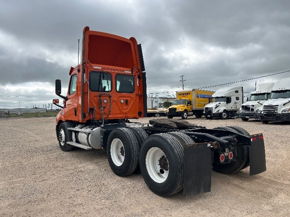 Day Cab Tractor-Heavy Duty Tractors-Freightliner-2019-T11664ST-Amarillo-TX-471,237\n\t\tmiles-$ 38,750 - Image 5
