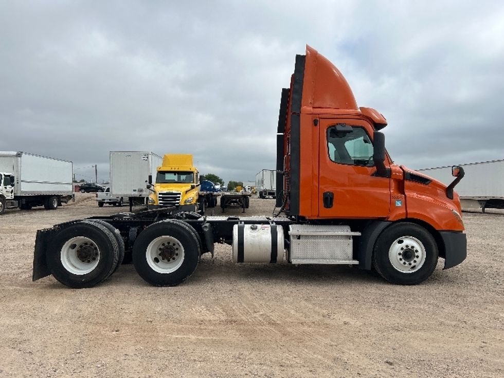 Day Cab Tractor-Heavy Duty Tractors-Freightliner-2019-T11664ST-Amarillo-TX-471,237\n\t\tmiles-$ 38,750 - Image 8
