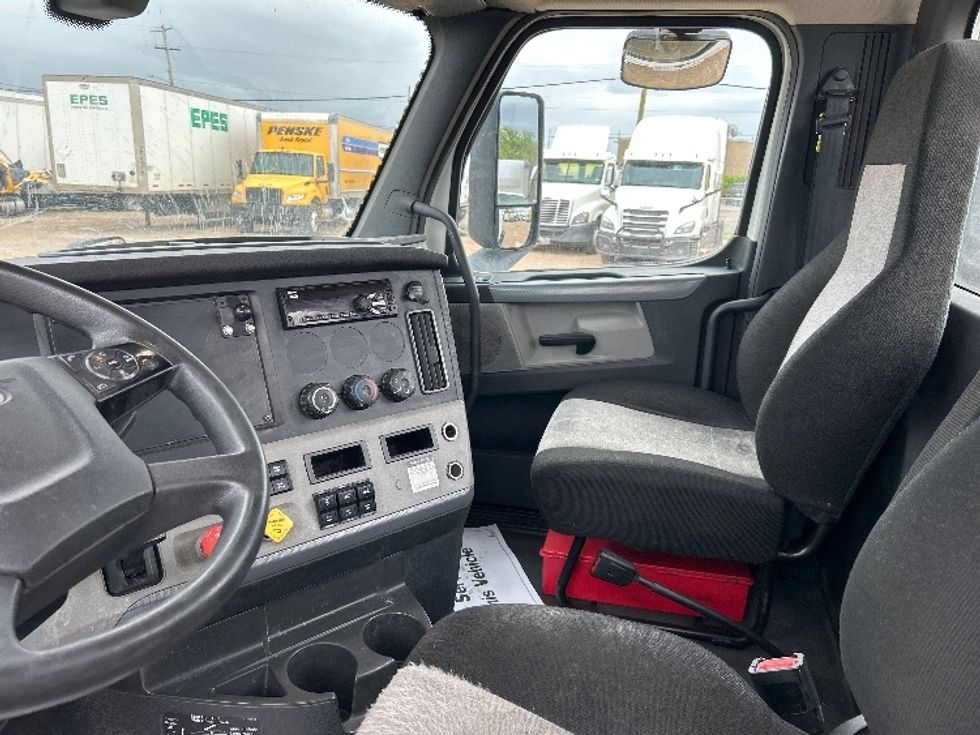 Day Cab Tractor-Heavy Duty Tractors-Freightliner-2019-T11664ST-Amarillo-TX-549,195\n\t\tmiles-$ 36,250 - Image 10