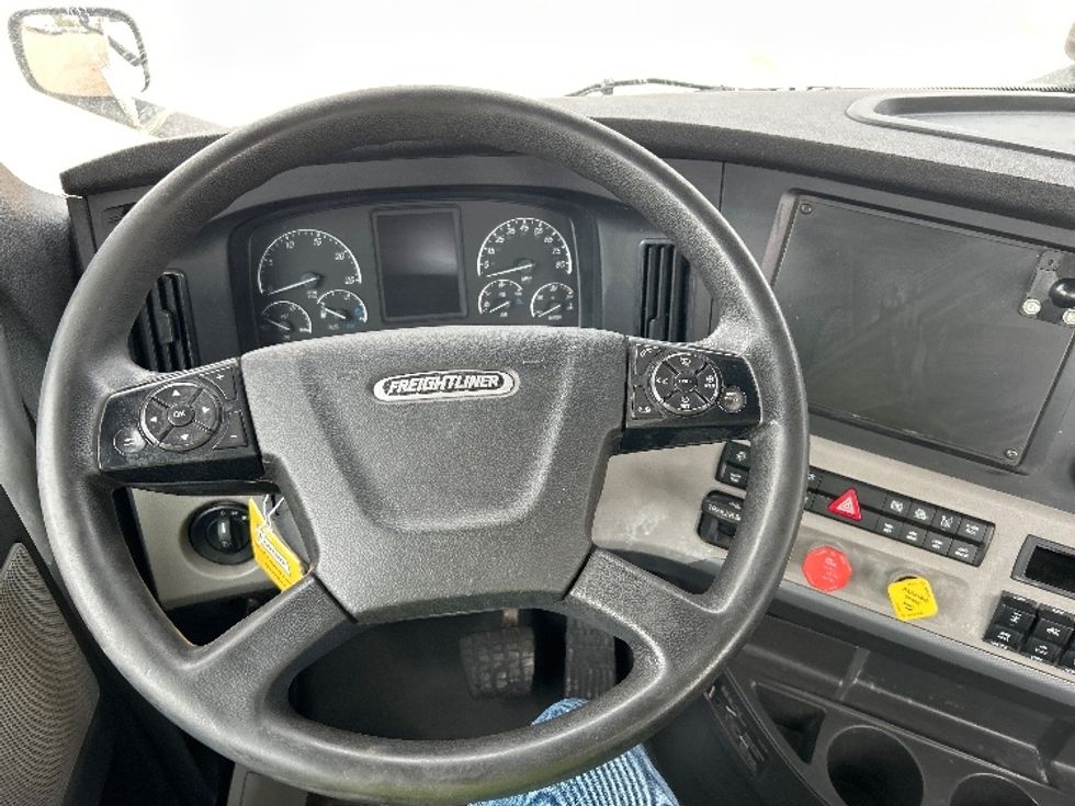 Day Cab Tractor-Heavy Duty Tractors-Freightliner-2019-T11664ST-Amarillo-TX-549,195\n\t\tmiles-$ 36,250 - Image 11