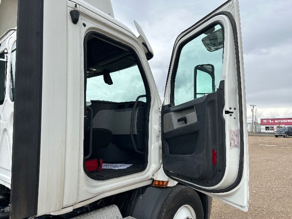 Day Cab Tractor-Heavy Duty Tractors-Freightliner-2019-T11664ST-Amarillo-TX-549,195\n\t\tmiles-$ 36,250 - Image 12