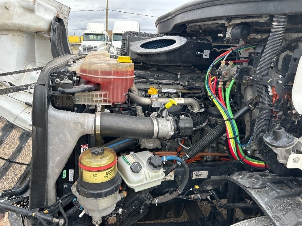 Day Cab Tractor-Heavy Duty Tractors-Freightliner-2019-T11664ST-Amarillo-TX-549,195\n\t\tmiles-$ 36,250 - Image 16