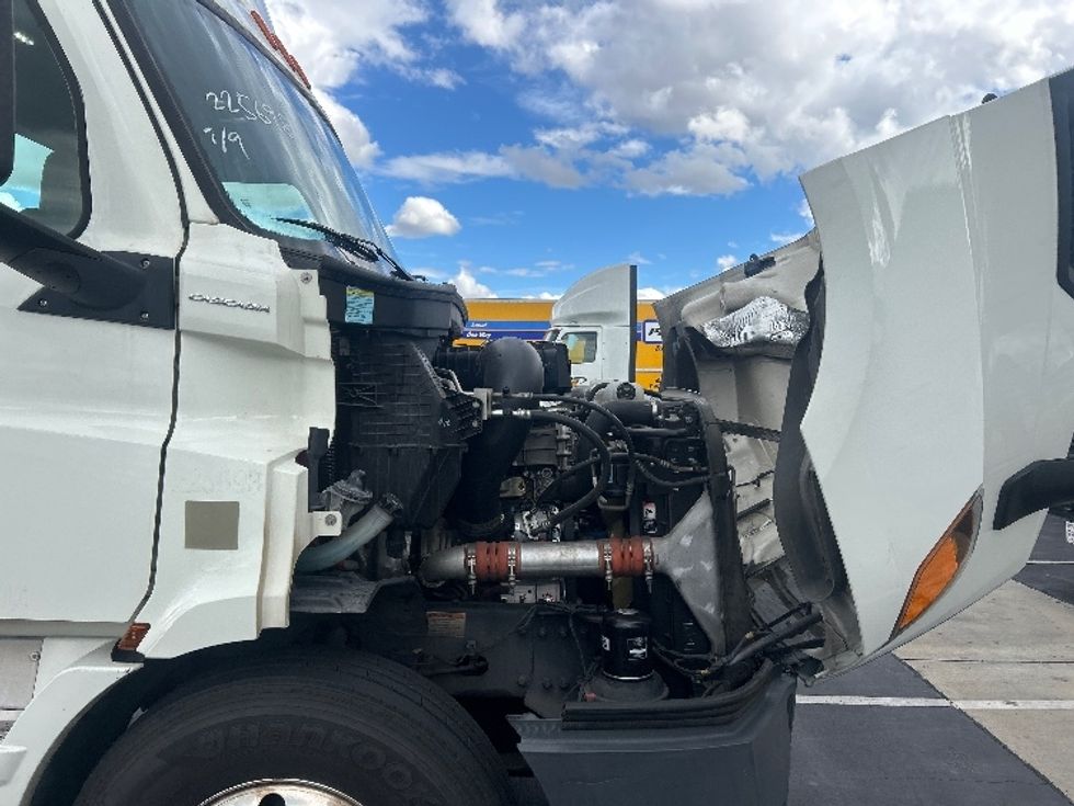 Day Cab Tractor-Heavy Duty Tractors-Freightliner-2019-T11664ST-Anaheim-CA-323,116\n\t\tmiles-$ 48,750 - Image 14