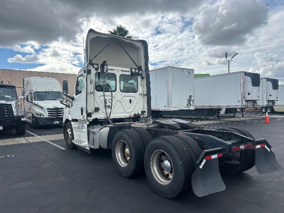 Day Cab Tractor-Heavy Duty Tractors-Freightliner-2019-T11664ST-Anaheim-CA-323,116\n\t\tmiles-$ 48,750 - Image 5