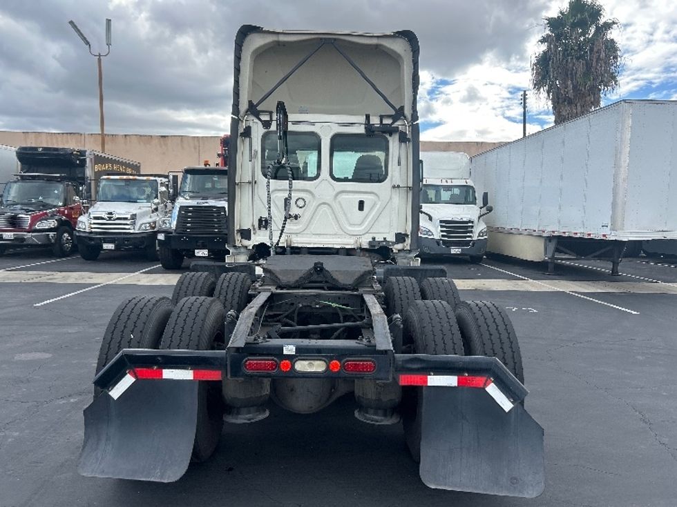 Day Cab Tractor-Heavy Duty Tractors-Freightliner-2019-T11664ST-Anaheim-CA-323,116\n\t\tmiles-$ 48,750 - Image 6