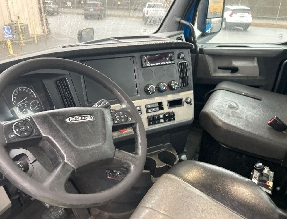 Day Cab Tractor-Heavy Duty Tractors-Freightliner-2019-T11664ST-Anderson-SC-326,200\n\t\tmiles-$ 45,500 - Image 10