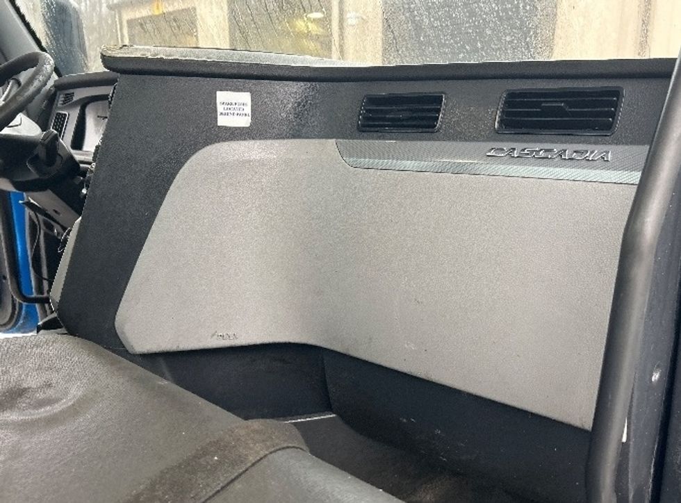 Day Cab Tractor-Heavy Duty Tractors-Freightliner-2019-T11664ST-Anderson-SC-326,200\n\t\tmiles-$ 45,500 - Image 12