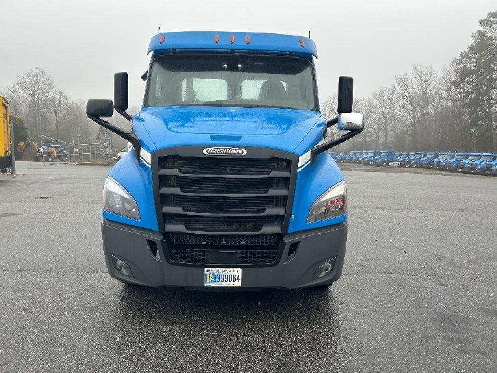 Day Cab Tractor-Heavy Duty Tractors-Freightliner-2019-T11664ST-Anderson-SC-326,200\n\t\tmiles-$ 45,500 - Image 2